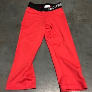 Nike Pro women's training cropped leggings